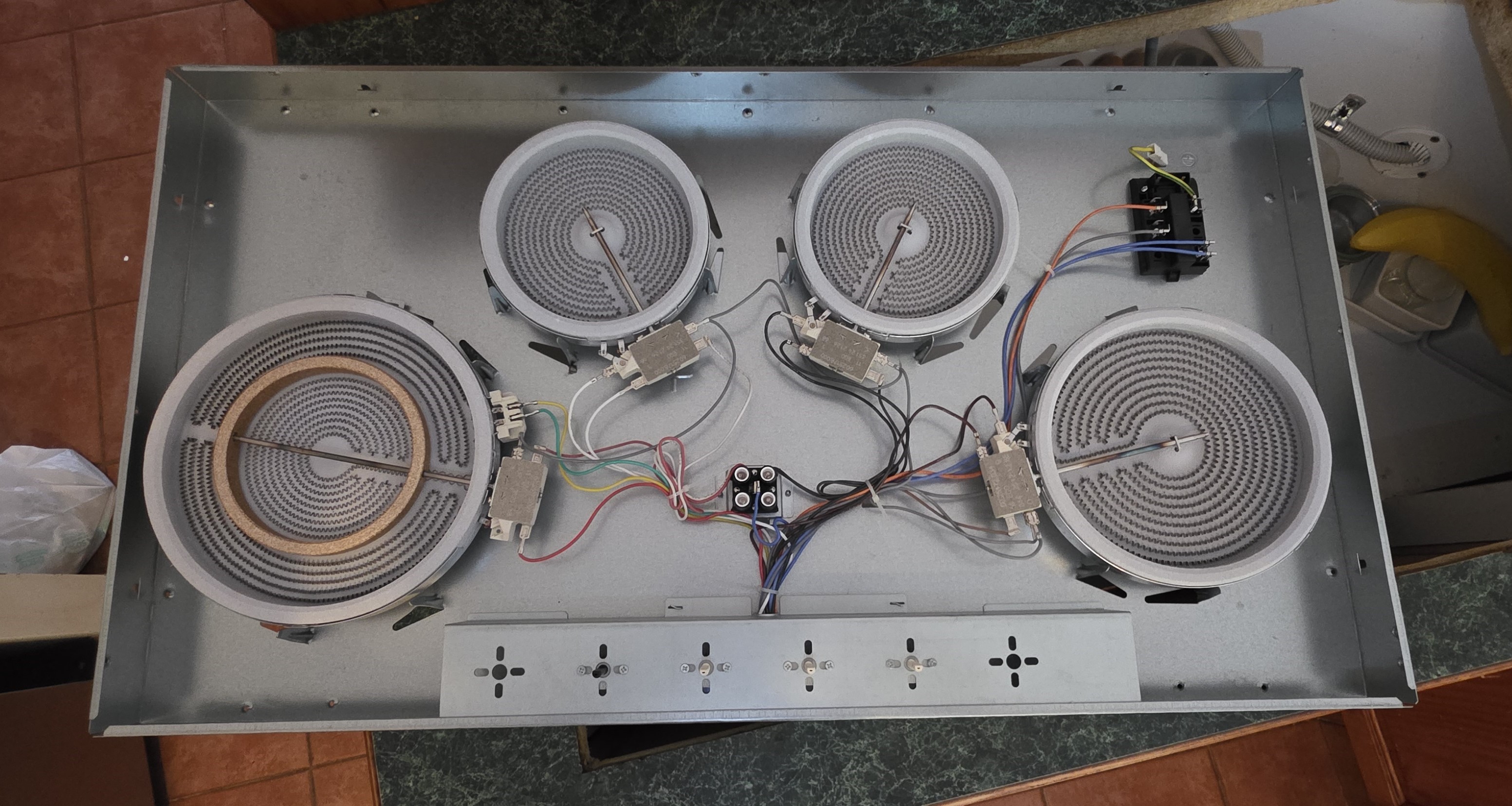 Bosch ceramic cooktop repair in Pimpama by ISB Electrical