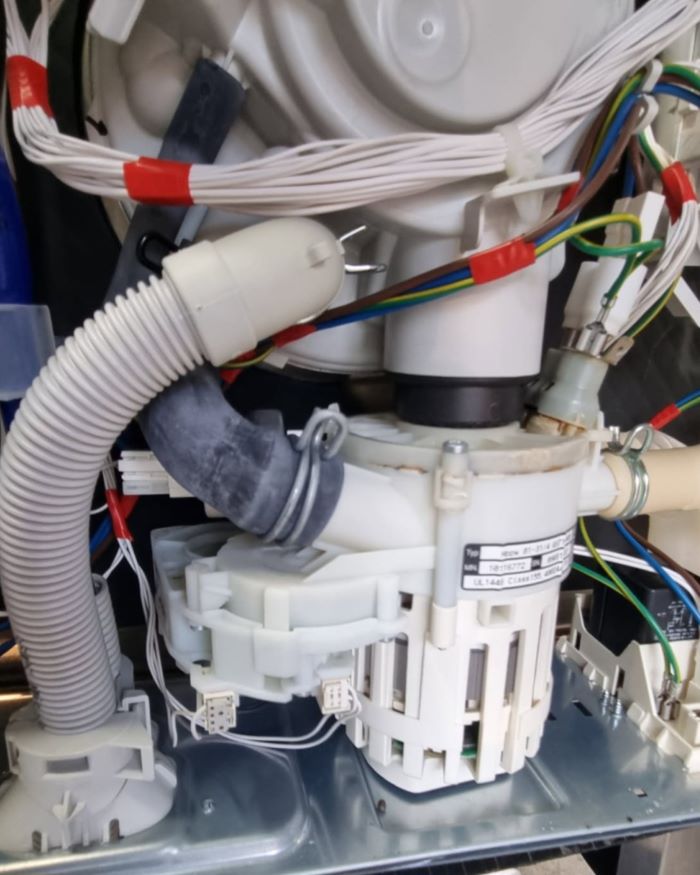 Dishwasher repair technician Coombabah