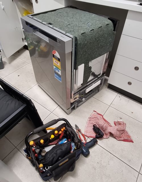 Dishwasher repair technician Biggera Waters