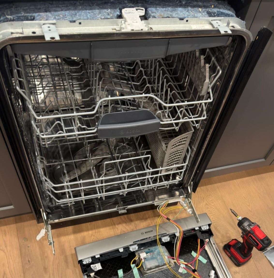 Dishwasher repair technician Carrara