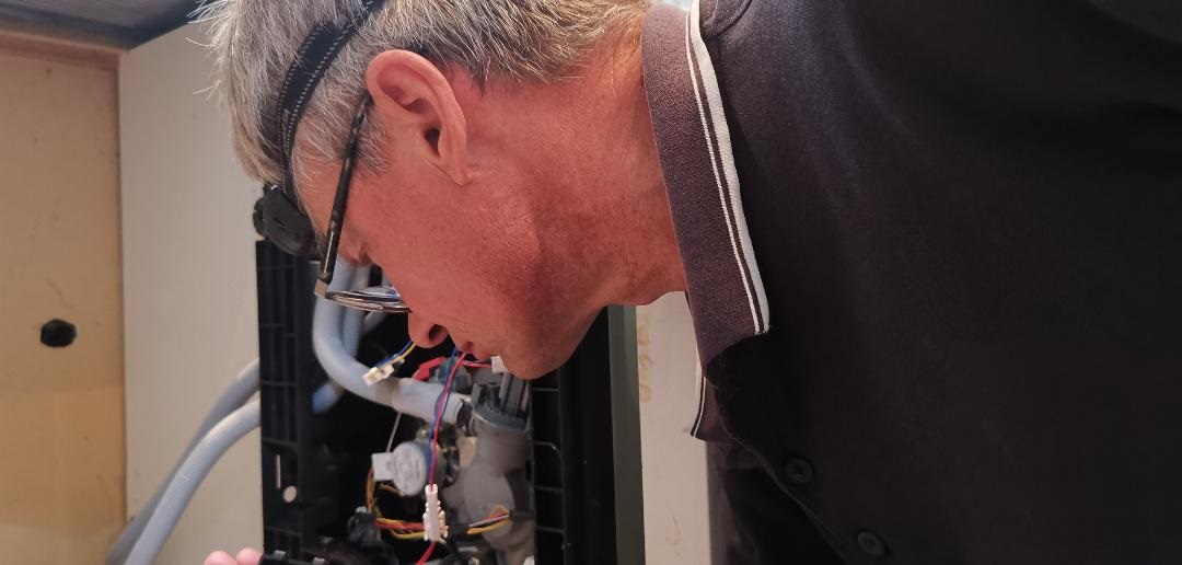 Dishwasher repair technician Hope Island