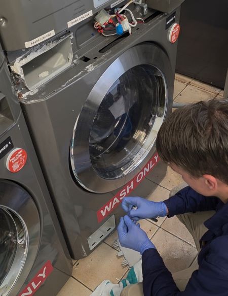Gold Coast washing machine repair technician